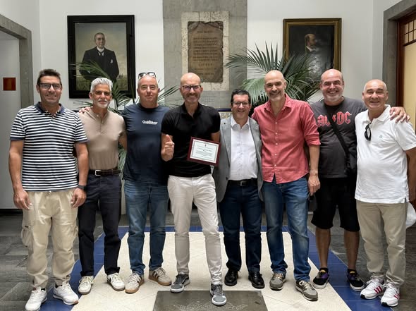 Mandi con su reconocimiento