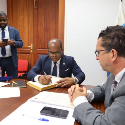 cooperación entre Arucas y Santa Catarina firma
